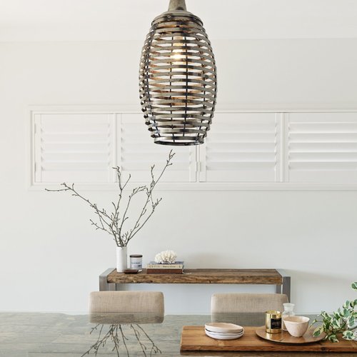 White blinds in a Montgomery TX home